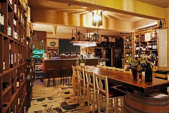 Oinohoros-Wine Bar & Shop
