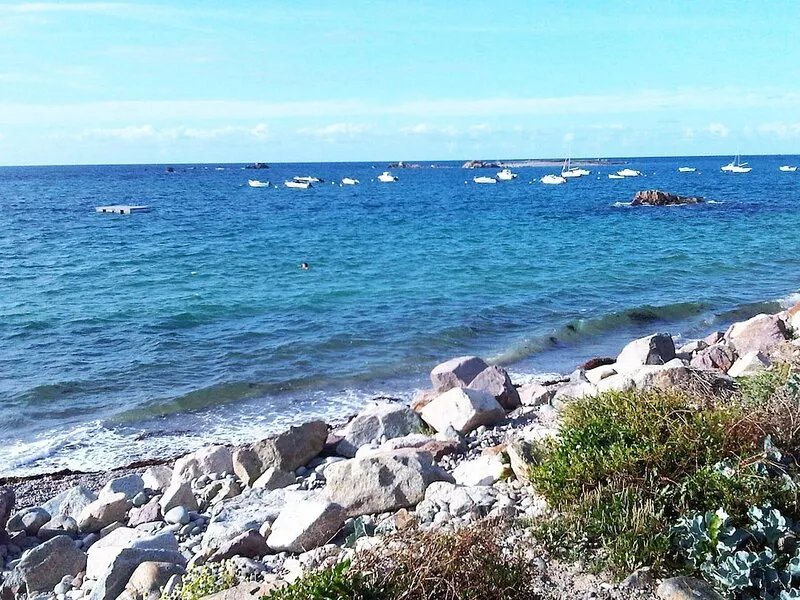 Modern villa, in the countryside, 4km from the sea, near Paimpol - Pink Granite