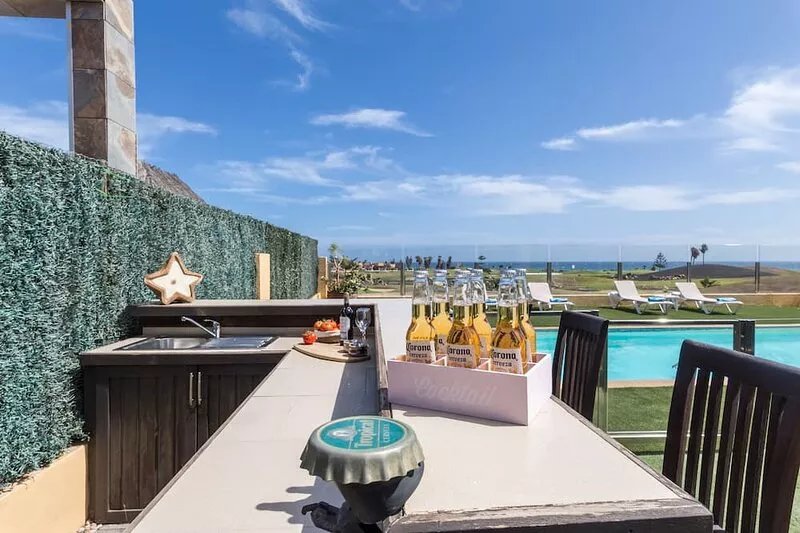Luxury Family Villa - Jacuzzi, Heated Pool, Playground, A/C