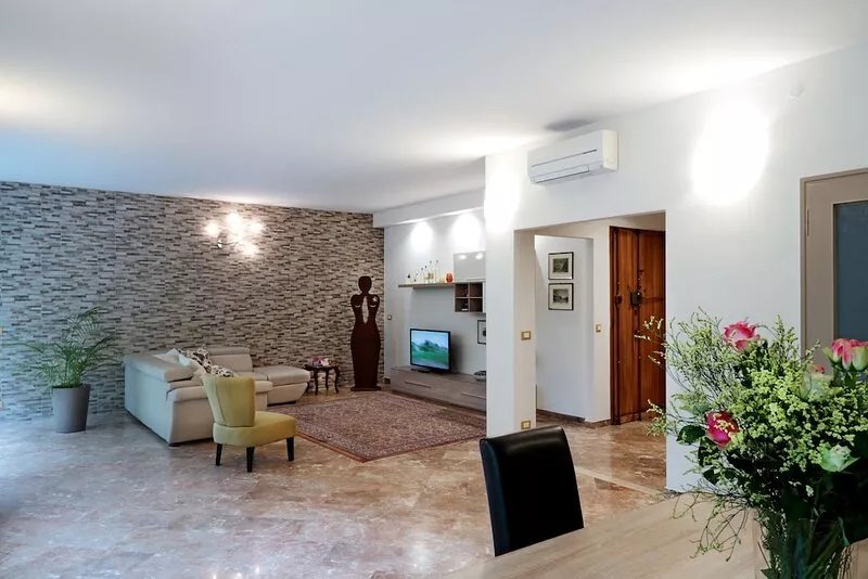 Spacious and elegant apartment - 3 bedrooms and 2 bathrooms