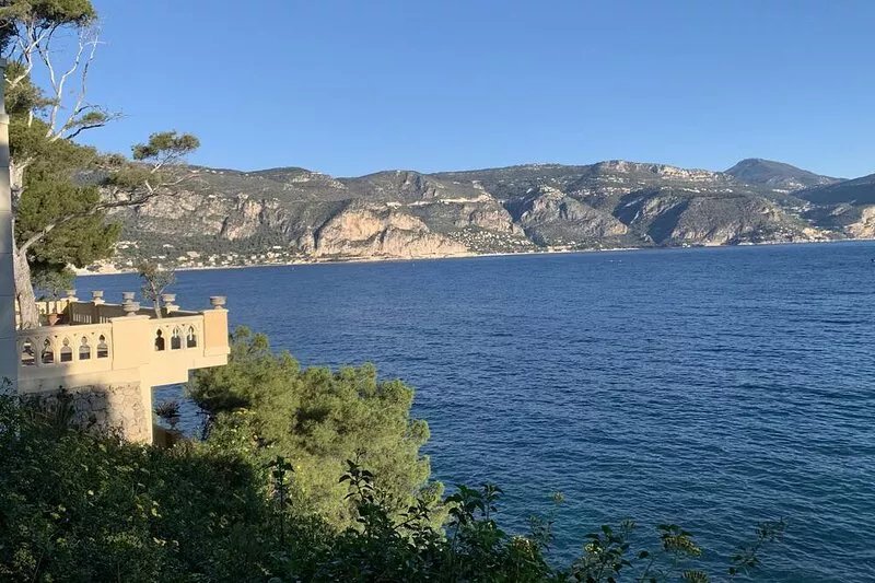 Bright spacious entire top floor of charming traditional villa, 150 yards to sea