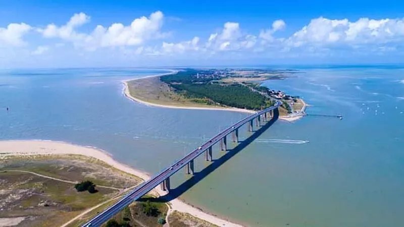 Direct access to the sea! 3-minute walk to the beach.