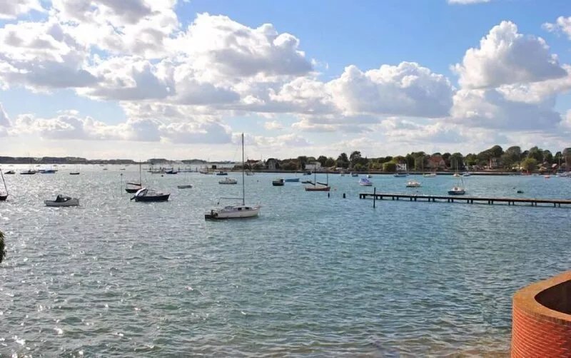 Still Waters, Emsworth -  a cottage that sleeps 8 guests  in 4 bedrooms