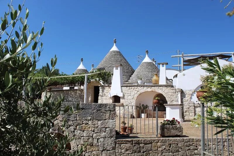 Trullocinquepunte with private swimming pool
