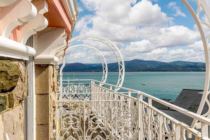 The Penthouse Apartment - Aberdovey- Spectacular Beach Views - Free Parking