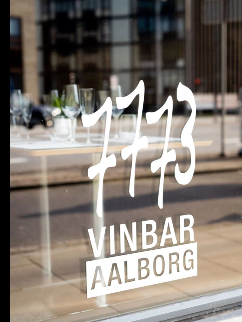7773 Vinbar