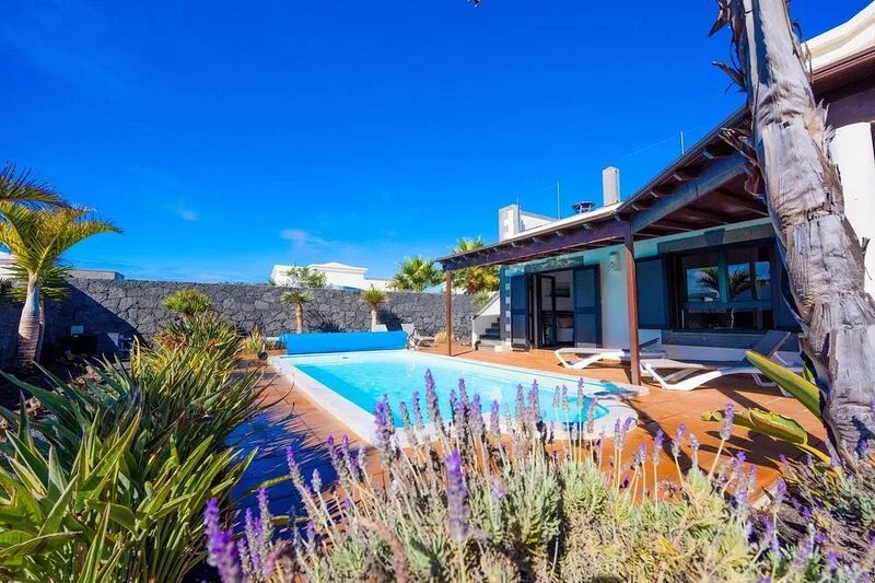 Contemporary Villa with Heated Pool, private garden, roof terrace with sea views