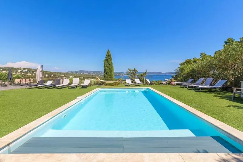 Promo NOEL 2024 - Villa with heated pool, 180° sea view, sea access on foot.