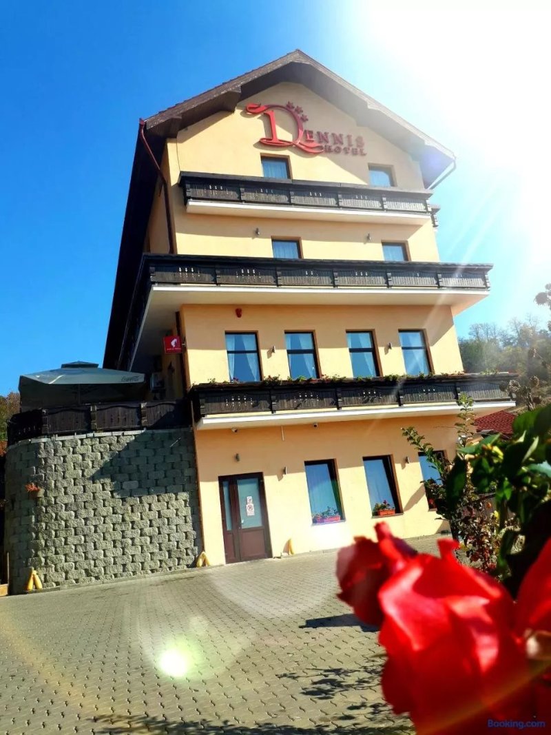 Hotel Dennis