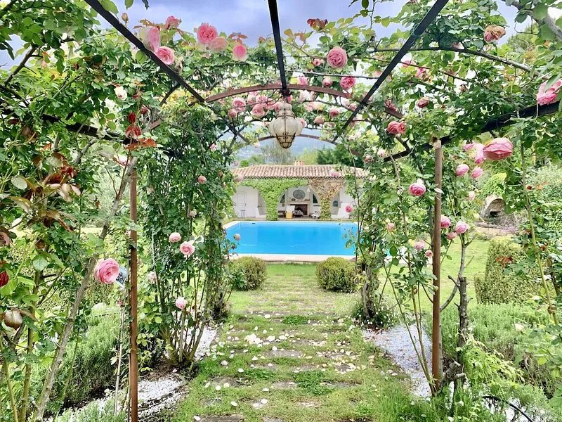 8 BEDROOM AUTHENTIC PROVENCAL LUXURY BASTIDE, PERFECT FOR FAMILY HOLIDAYS
