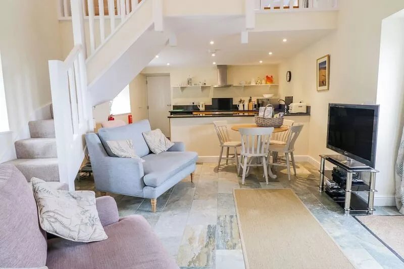 PLAS TIRION COTTAGE, family friendly, with open fire in Mostyn