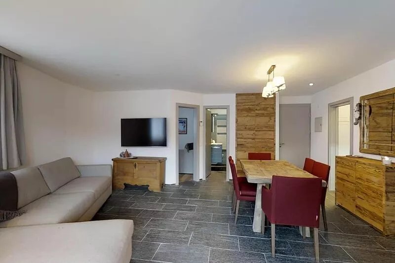 3-room apartment on the ground floor, about 90 m2.