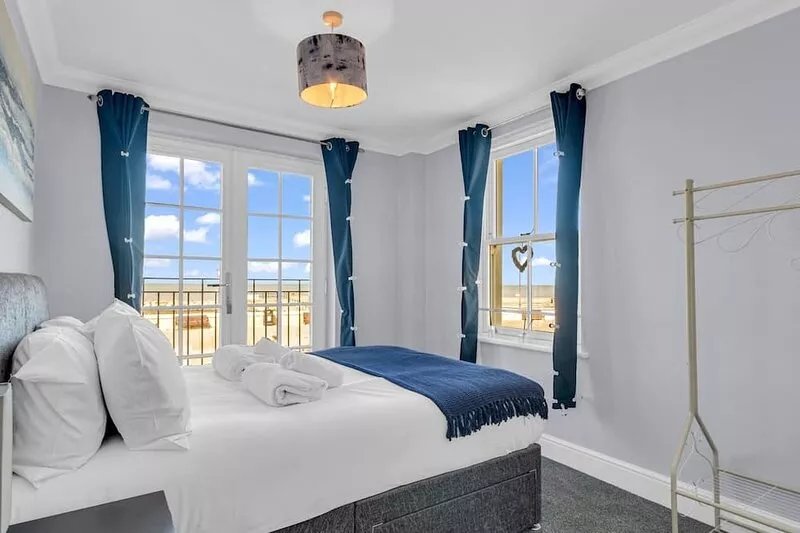 Pass the Keys | Sunset Cottage Luxury Home On The Seafront