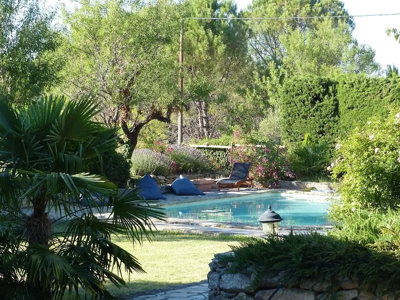 Stone, calm and comfort on 5000 m2 of land.