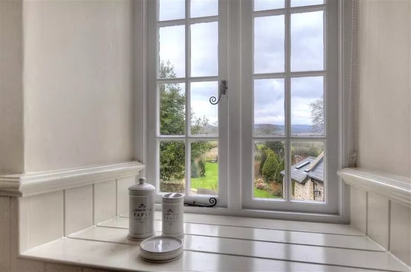 STONE HOUSE, family friendly, country holiday cottage in Charmouth