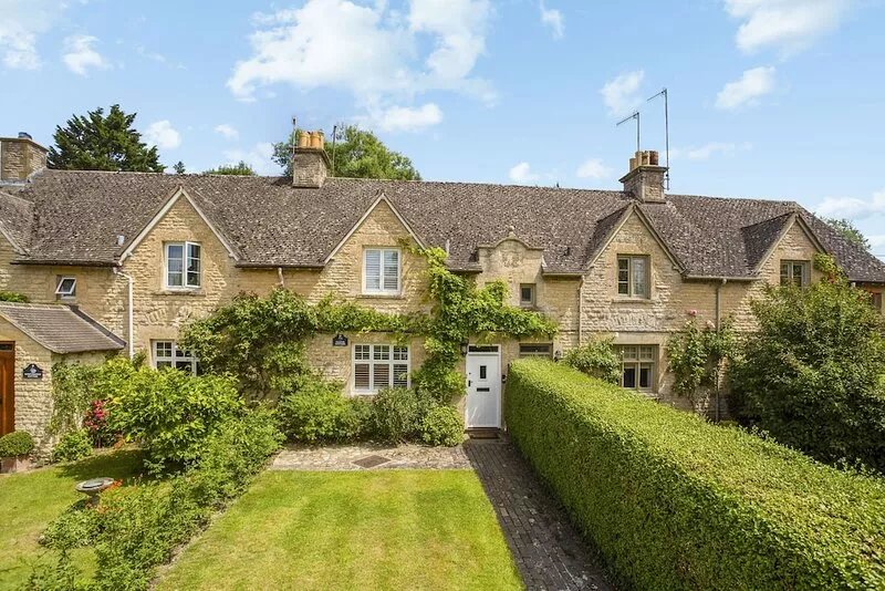 Clover Cottage -  a cotswold cottage that sleeps 4 guests  in 3 bedrooms