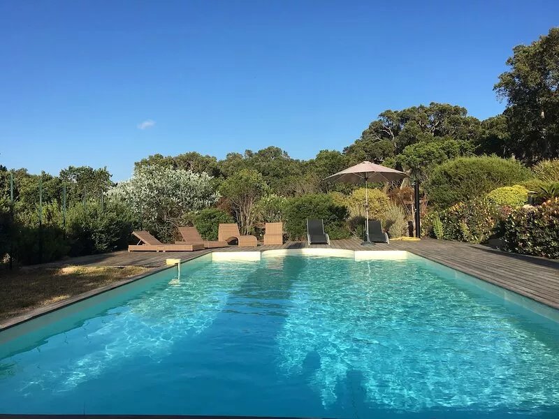 Villa with heated pool - Beautiful view of Pinarello bay.