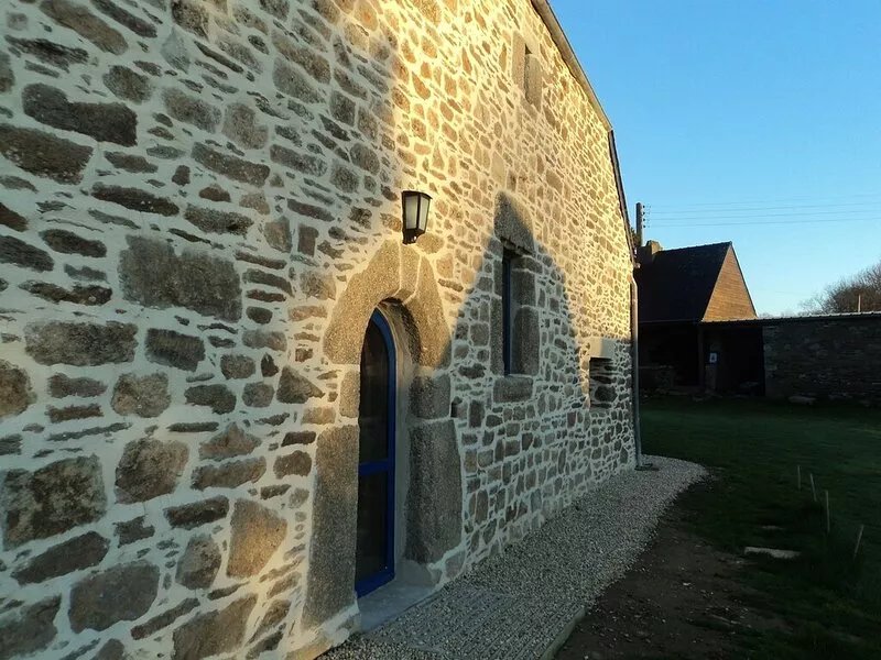 Character cottage between sea and Monts d'Arrée