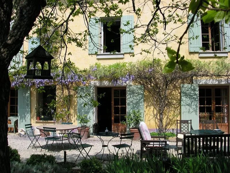 BEAUTIFUL MAS EN PROVENCE FOR 12 PEOPLE. PARK, POOL, TO PROVIDE QUALITY