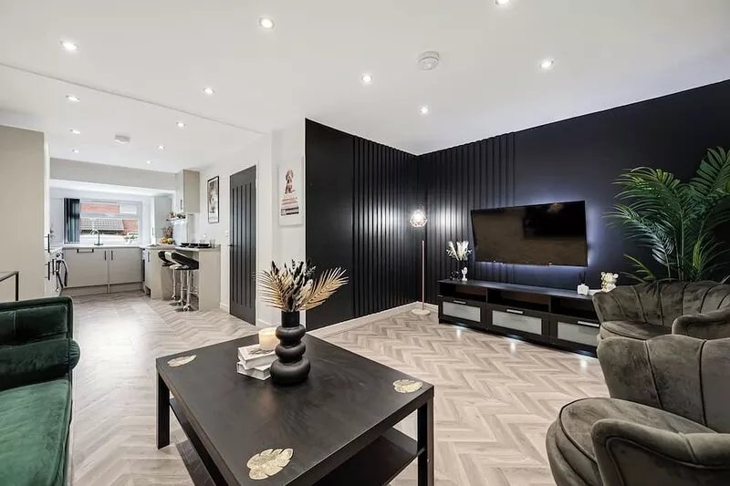 LUXURY CITY CENTRE TERRACE PROPERTY | FREE PARKING