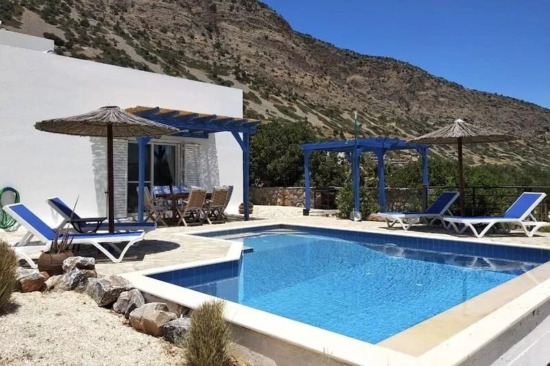 Private two bedroom villa, just 750 metres from Plaka, pool, garden, great views