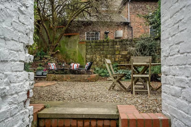 17 Trinity Lane -  a family break that sleeps 4 guests  in 2 bedrooms