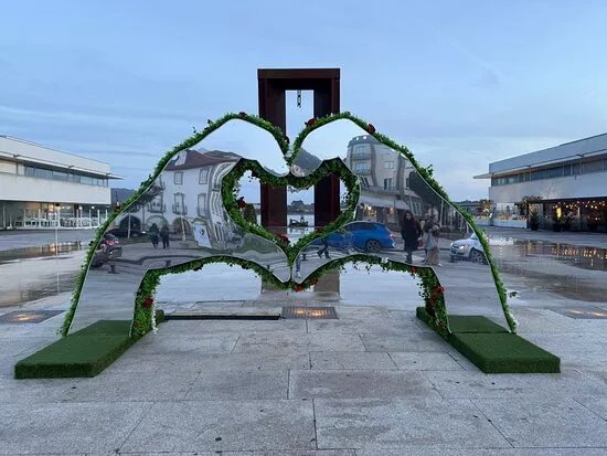Monumento Ao 25 De Abril