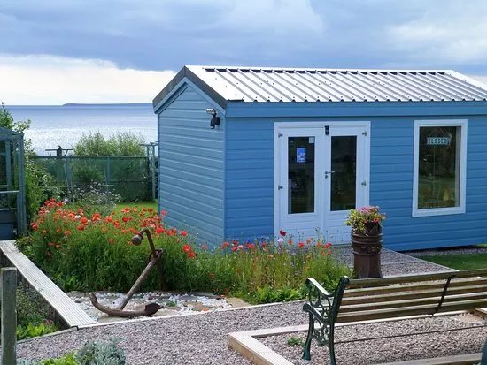 Far North Gifts and Gallery