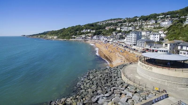 Pebble Cottage  -  a cottage that sleeps 5 guests  in 2 bedrooms