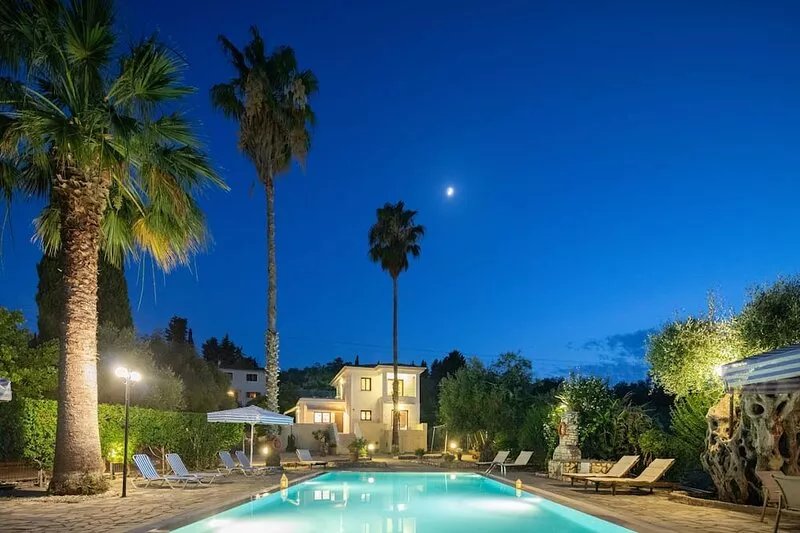 Villa Lianolia: Huge pool, A/C, WiFi, near the beach