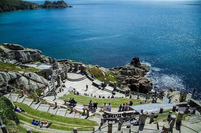 Stunning House above Mousehole Harbour, Relax in Space & Style, Garden & Parking
