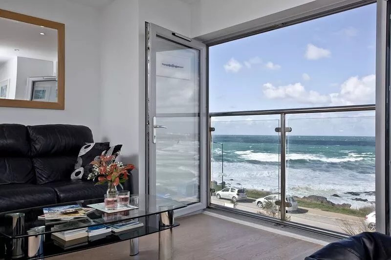 5 Fistral Beach, Newquay -  an apartment that sleeps 4 guests  in 2 bedrooms