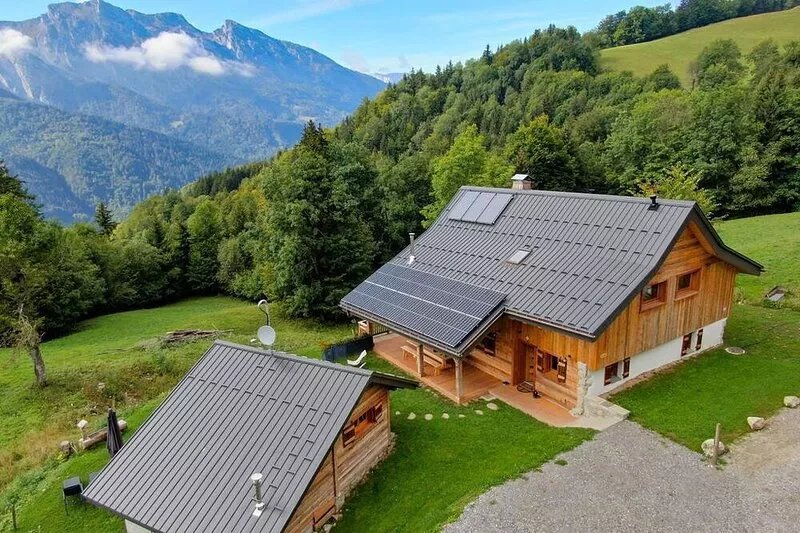 Ecological alpine chalet 4* (sleeps 10 to 14)