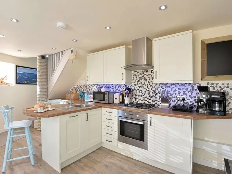 Y STABL, romantic, character holiday cottage in Criccieth