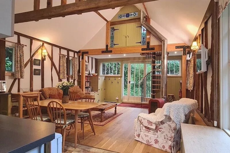Set in quiet woodland Souters is an ideal base from which to explore area