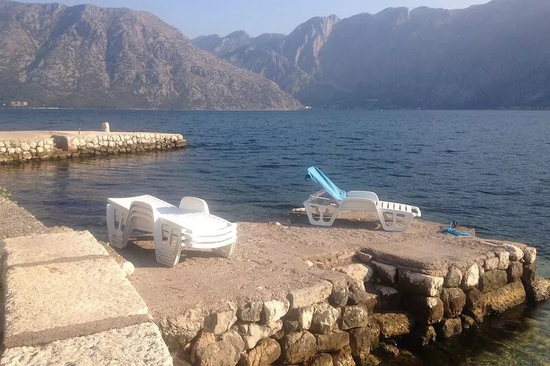 Kotor Villa 6-14 pax-Perfect waterside Villa-swimming jetty, beach+Amazing views