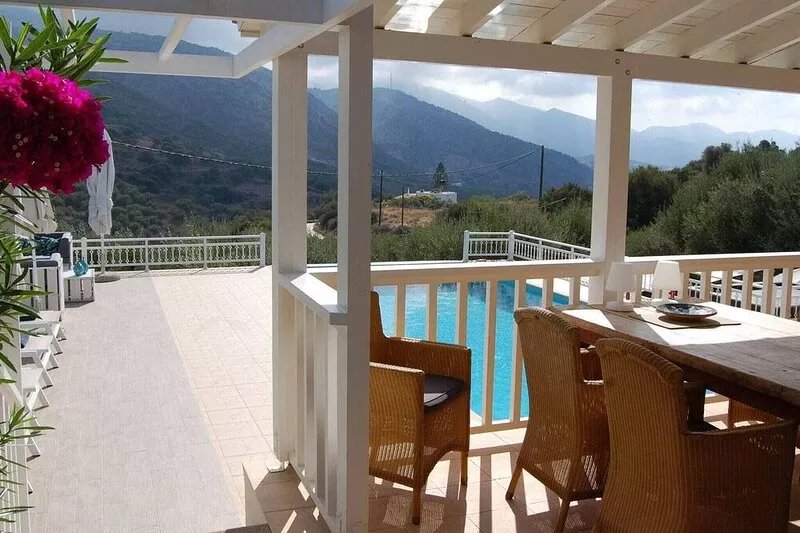 Beautiful Villa near Sea in Epano Sisi
