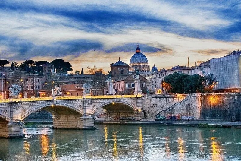 AMAZING TRASTEVERE: GOOD ITALIAN FOOD!  AIR CONDITIONED, WIFI, BALCONY.