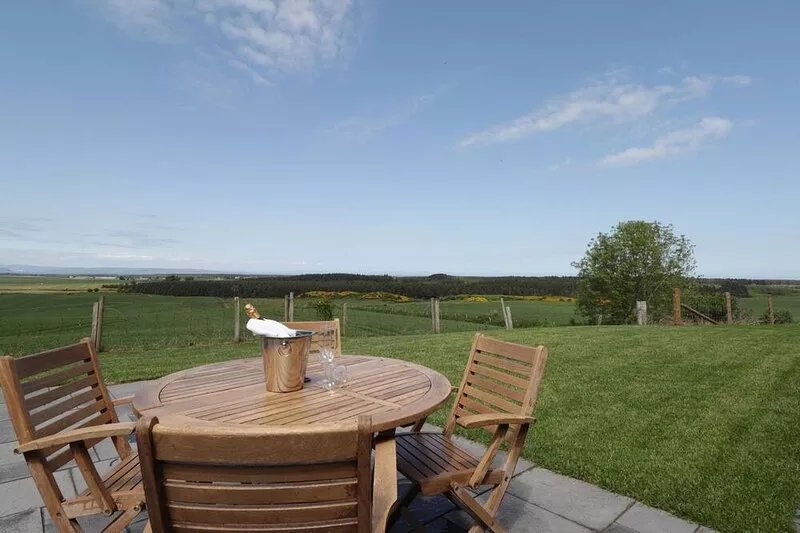 FIRTHVIEW, family friendly, with a garden in Auldearn