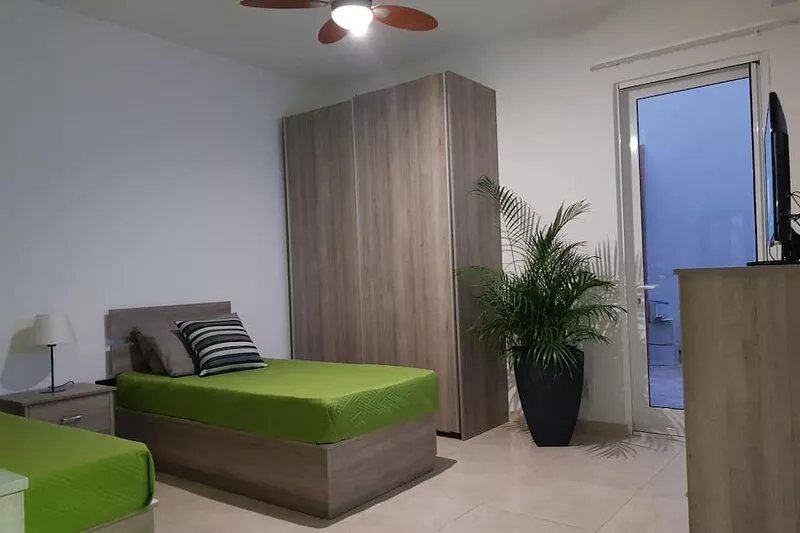 32 Maisonette including Free WI-FI, A / C, Tv