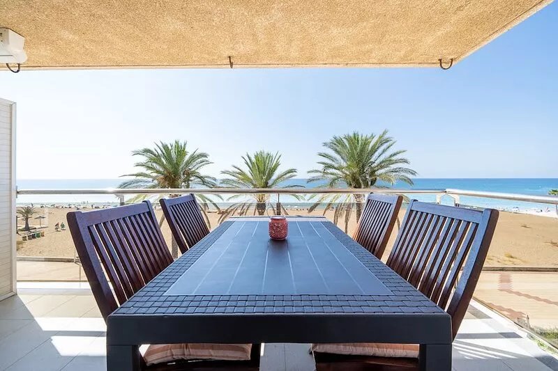 Apartment "Coral Beach by Pat" with Sea View, Shared Pool & Wi-Fi
