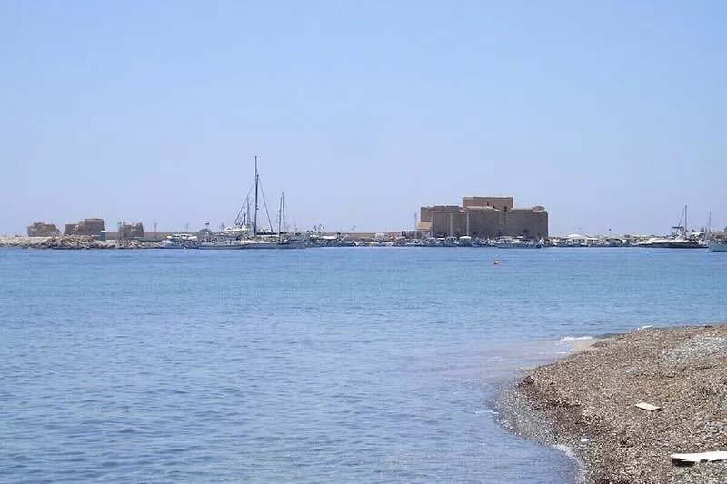 2 bed penthouse, stunning views, Aircon, 2 pools, sun soaked terraces, Free WIFI