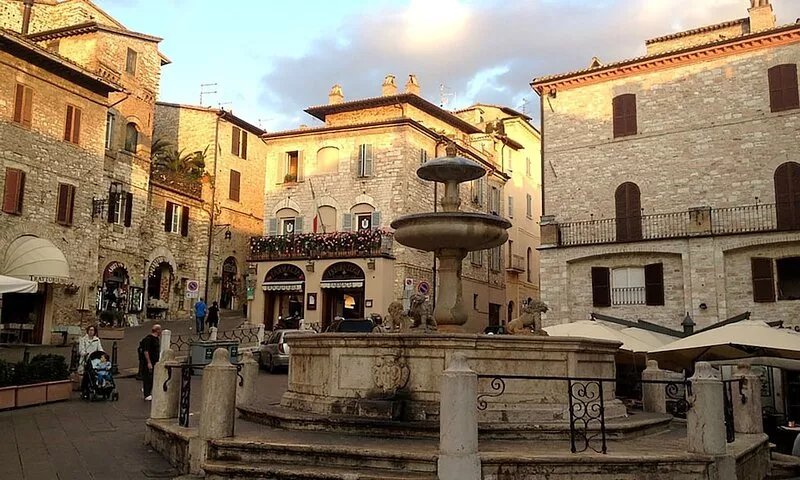 Silvestro, 3 bedroom converted church villa with pool in vineyard 3K to Cortona