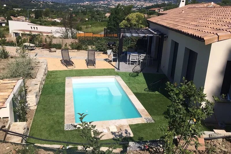 Lovely semi-detached house ideally located between Cannes and Grasse