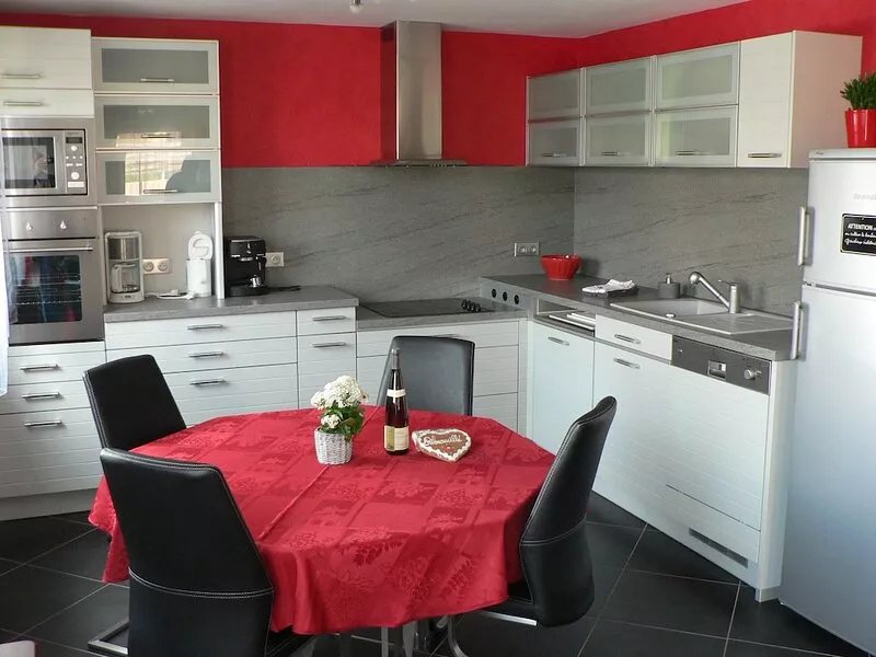 Comfortable detached house with garden and private parking