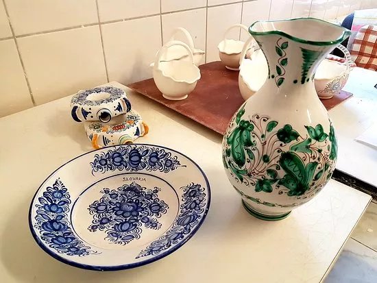 Majolika R pottery