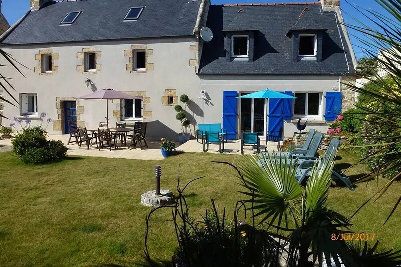 Beautiful house with garden near the sea for a great holiday and relaxing
