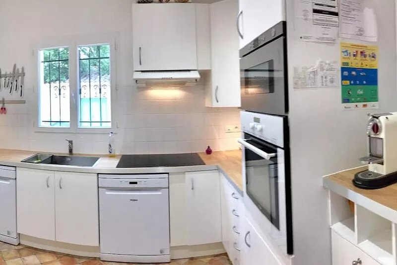 Spacious house; High Standards; Ideal families; Large garden, Heated pool