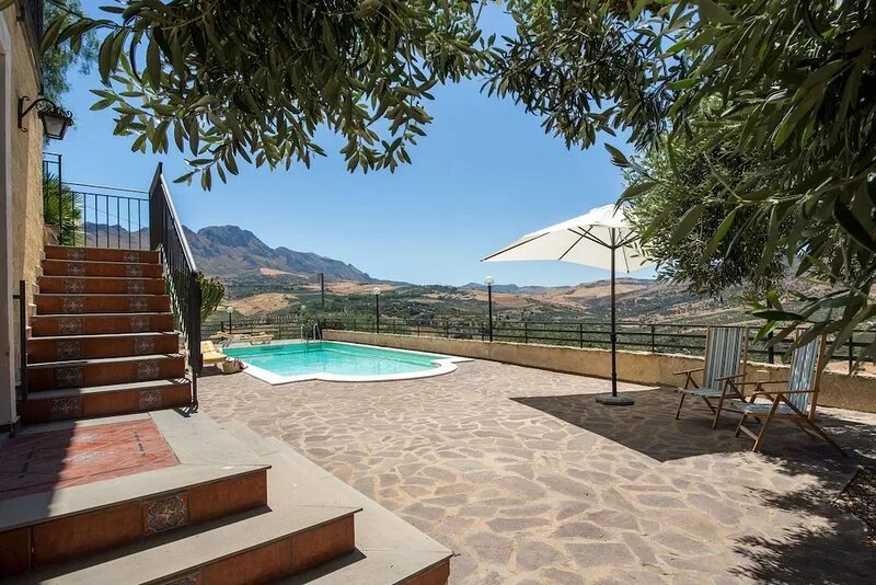 Casale of Olives, the ancient residence of tufa stone with views and swimming