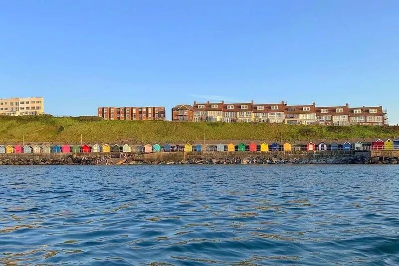 This first floor apartment is moments from the seafront and town, a great